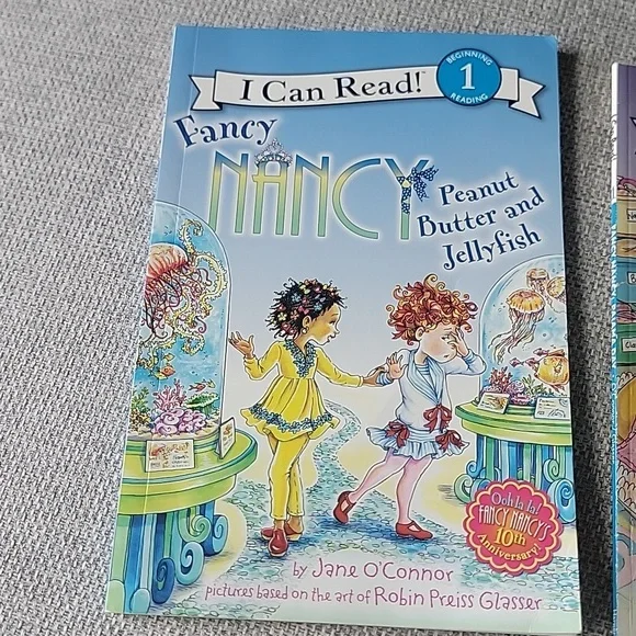 I Can Read! 3 Book Set Fancy Nancy - Picture 5 of 6